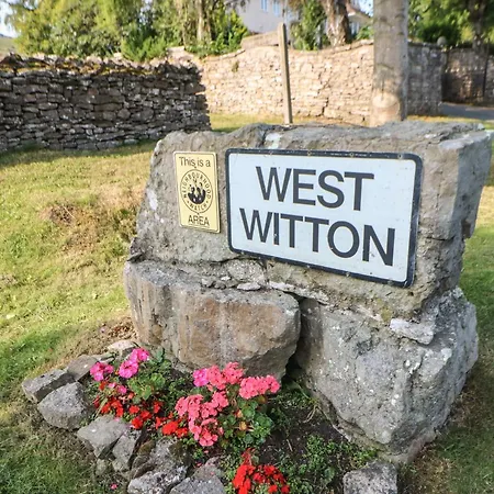 10 Old School Close *