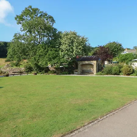 10 Old School Close *