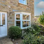 10 Old School Close * Leyburn