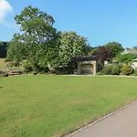 10 Old School Close *