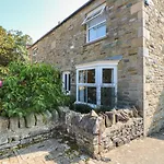 10 Old School Close * Leyburn