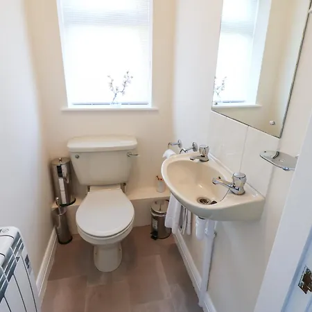 10 Old School Close * Leyburn